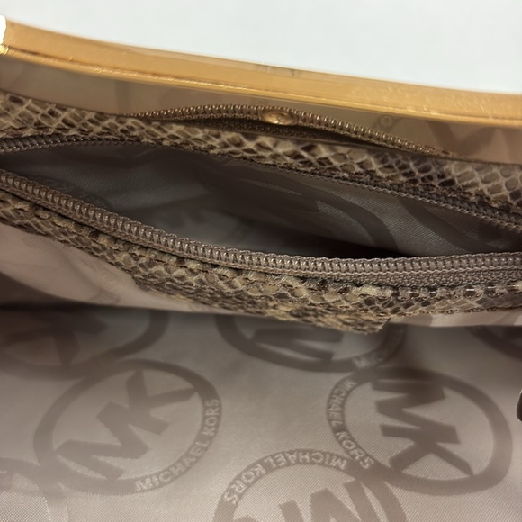 Michael Kors BERKLEY Leather Snake Skin Embossed Clutch -Dark Sand - Picture 9 of 13